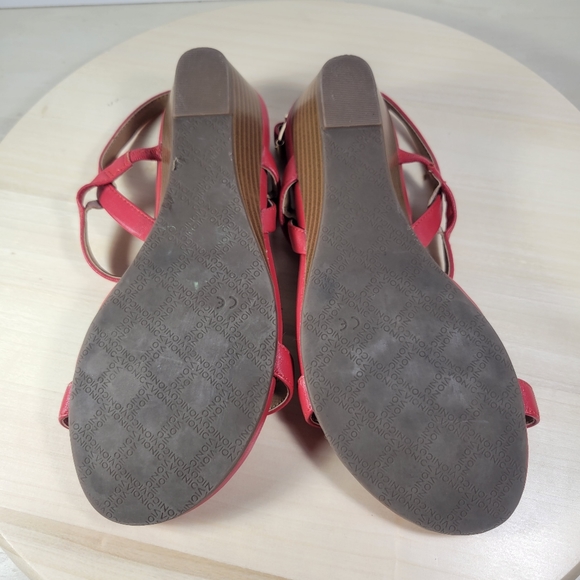 Vionic Port Cali Red Demi Wedge Open Toe Strappy Sandal Womens size 6.5 W - Picture 7 of 10